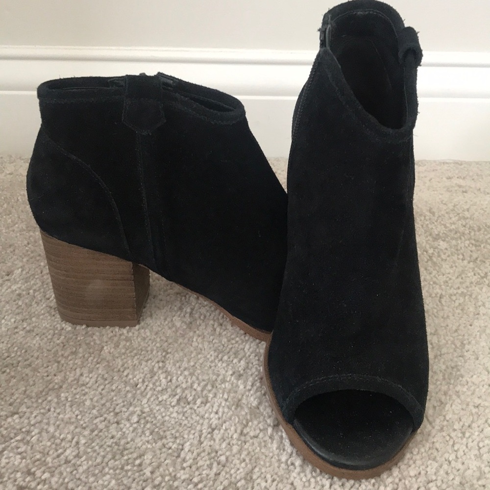 Aldo peep toe suede booties in black. Size 7.
